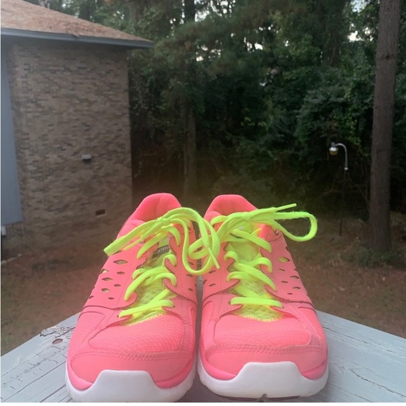 Nike Flex 2013 Run Shoes Size 6Y Pink And Yellow - Picture 2 of 5